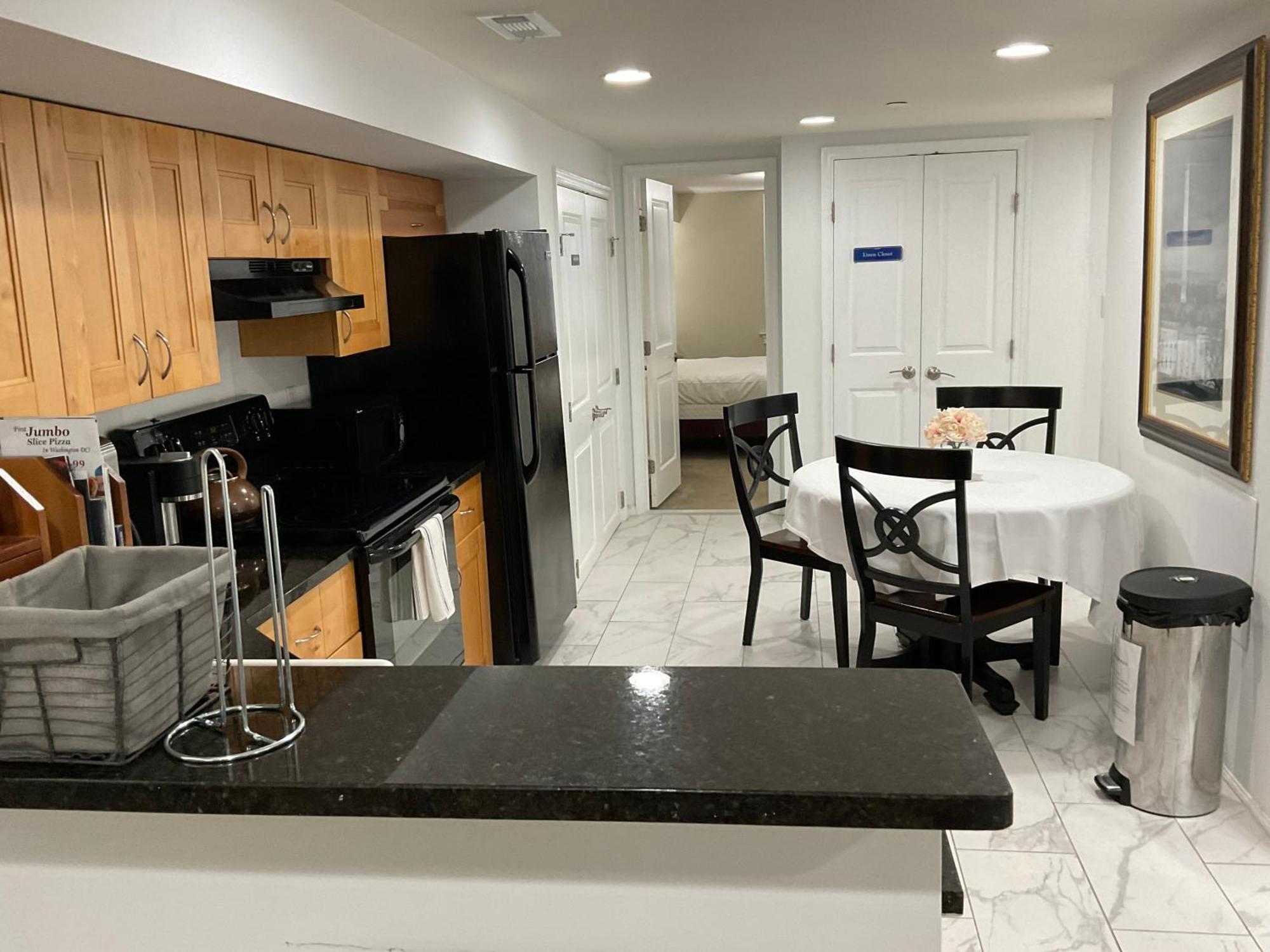 Lovely Remodeled 2Bdrm Basement Home วอชิงตัน ภายนอก รูปภาพ